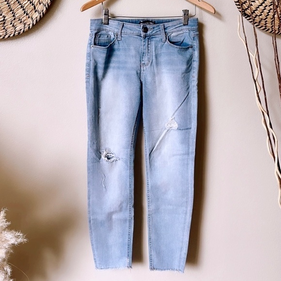 Kenneth Cole Light Wash Jess Skinny Jeans Size 2 - Picture 2 of 6